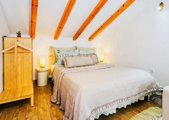 Viva Apartment Split